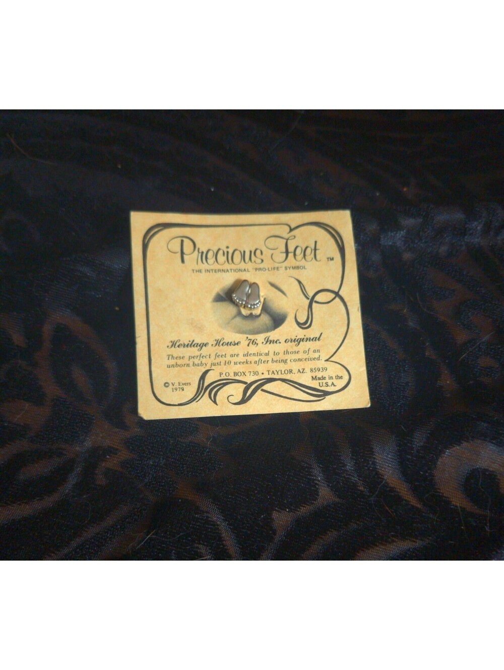 Heritage House '76 Precious Feet Lapel Pin